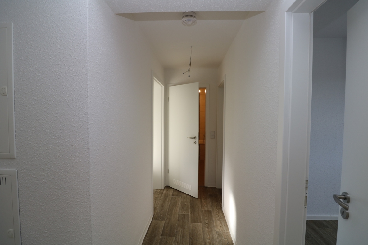 Märchenhaftes Wohnen…3-RW mit Wanne u. Balkon in Top-Lage!!! - Flur