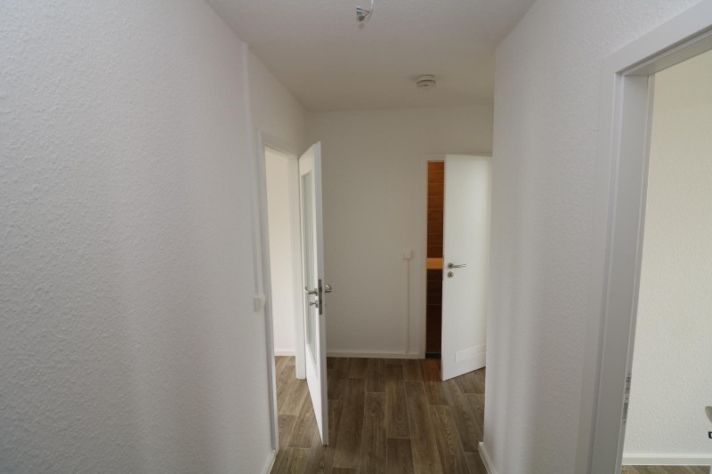 XXL 3-RW mit großem Wohnzimmer Wanne & Balkon!!! - Flur