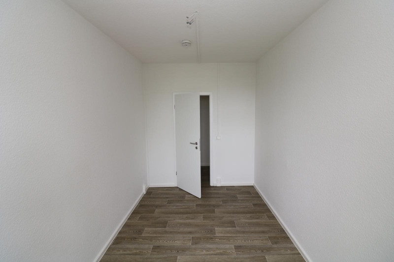 XXL 3-RW mit großem Wohnzimmer Wanne & Balkon!!! - KiZi