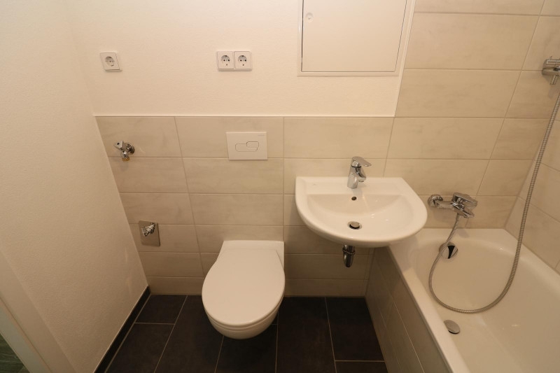 XXL 3-RW mit großem Wohnzimmer Wanne & Balkon!!! - Bad