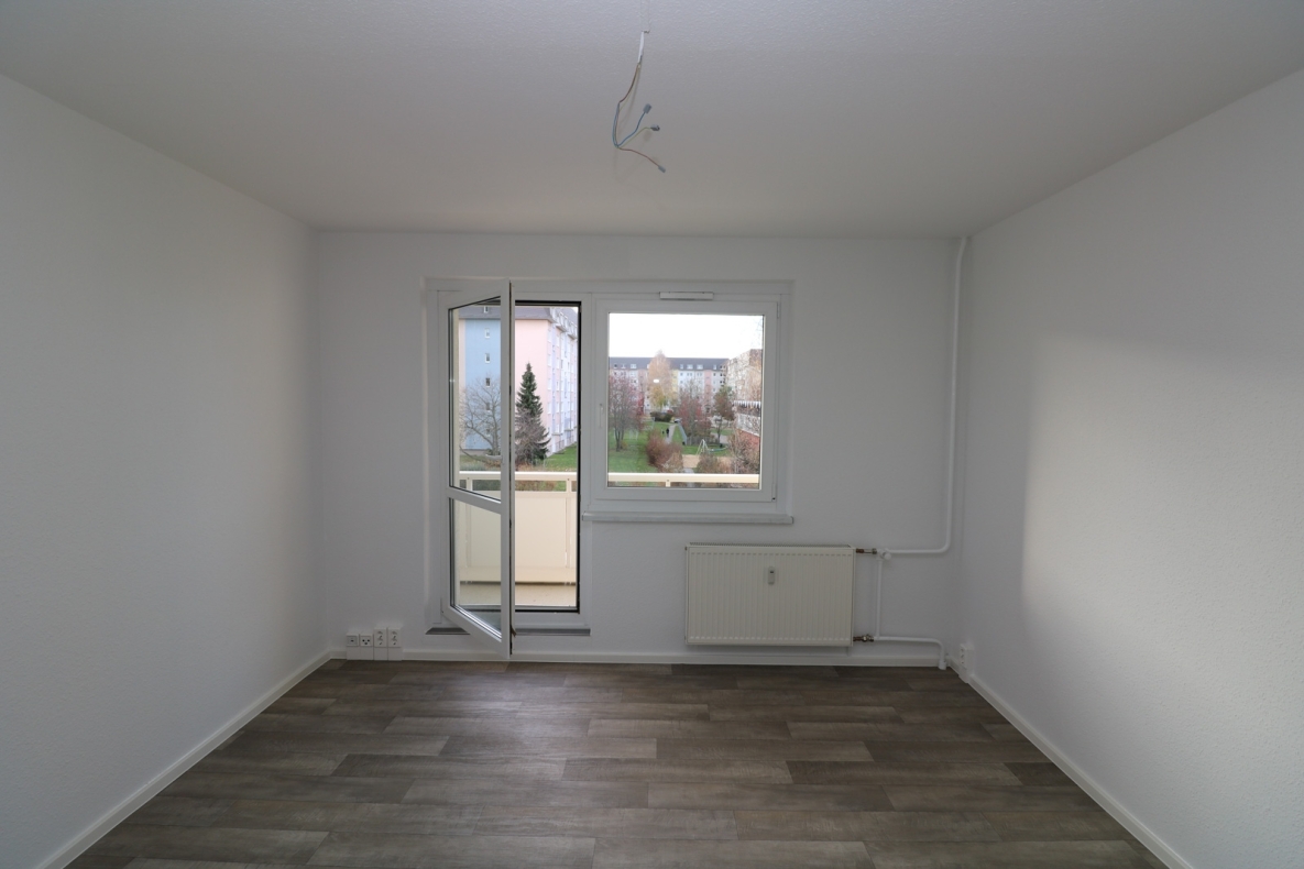 Liebe auf den ersten Blick...sanierte 3-RW mit Dusche u. Balkon!!! - Wohnzimmer