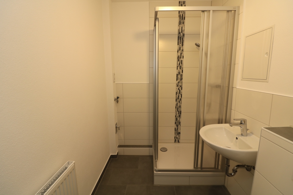 Liebe auf den ersten Blick...sanierte 3-RW mit Dusche u. Balkon!!! - Bad mit Dusche