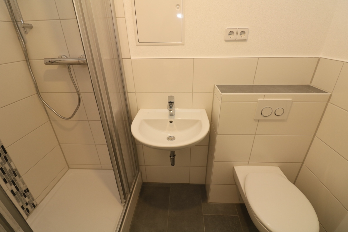 Liebe auf den ersten Blick...sanierte 3-RW mit Dusche u. Balkon!!! - Bad mit Dusche