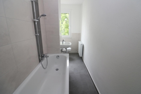 Auch für Nichtschwimmer geeignet…3-RW mit modernem Wannenbad!, 09599 Freiberg, Karl-Günzel-Straße 32