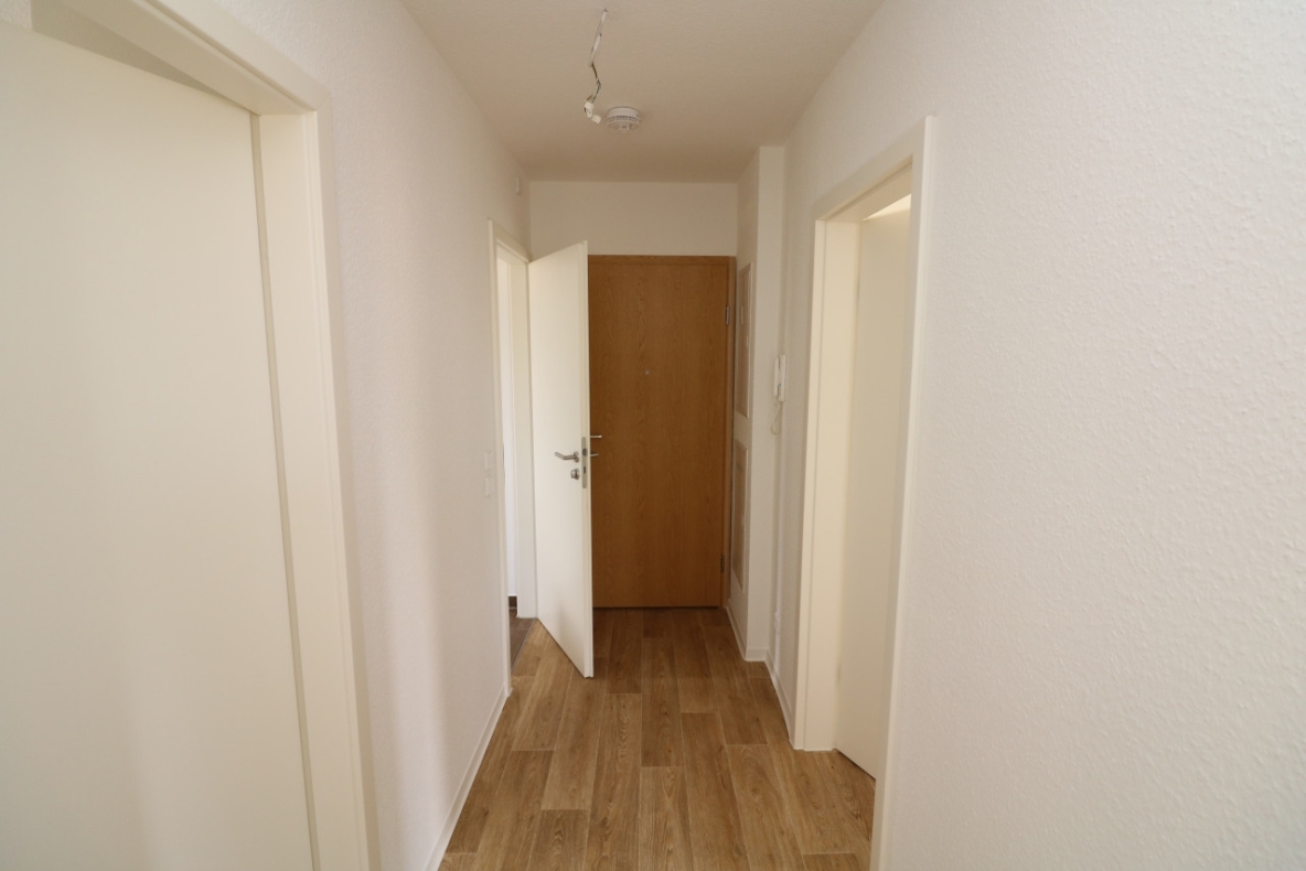 Auch für Nichtschwimmer geeignet...3-RW mit modernem Wannenbad! - Flur