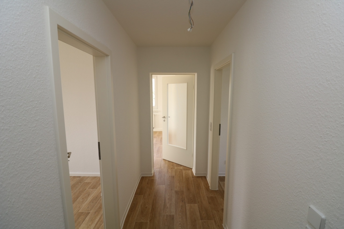 Auch für Nichtschwimmer geeignet...3-RW mit modernem Wannenbad! - Flur