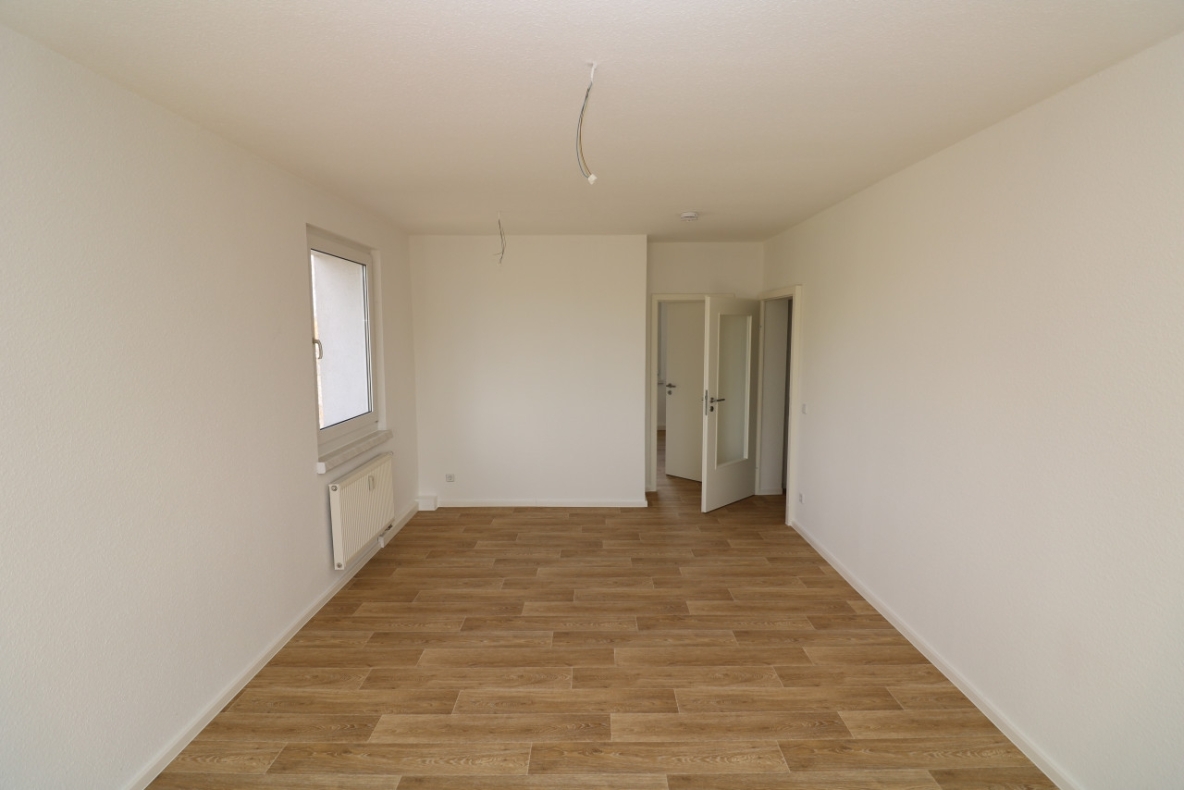 Auch für Nichtschwimmer geeignet...3-RW mit modernem Wannenbad! - Wohnzimmer