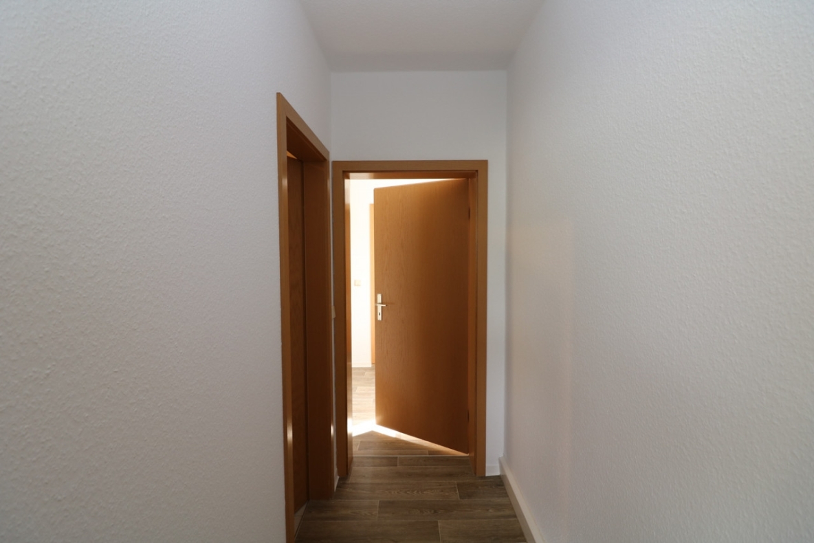 Große 2-RW mit ebenerdiger Dusche & Balkon!!! - Beispiel Flur