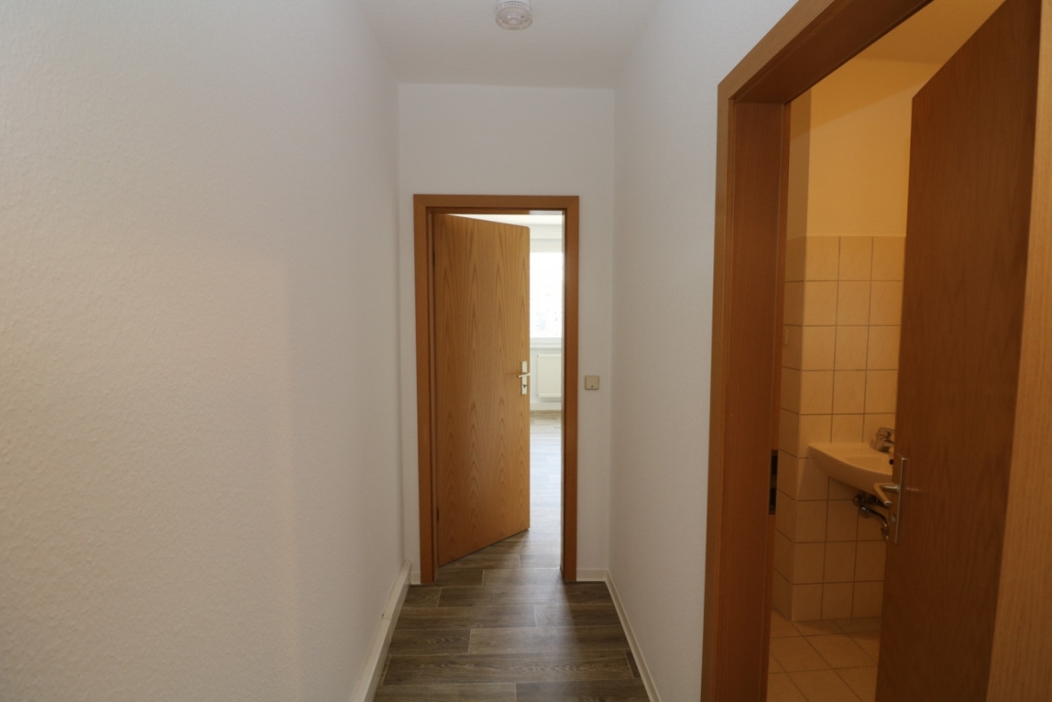 Große 2-RW mit ebenerdiger Dusche & Balkon!!! - Beispiel Flur