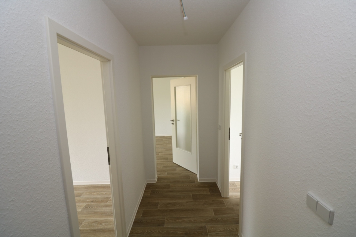 Verdammt ich lieb dich…neu sanierte 3-RW mit Wanne & Balkon!!! - Flur