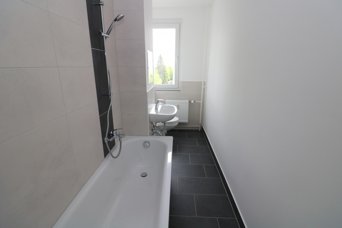 Verdammt ich lieb dich…neu sanierte 3-RW mit Wanne & Balkon!!! - Bad mit Wanne