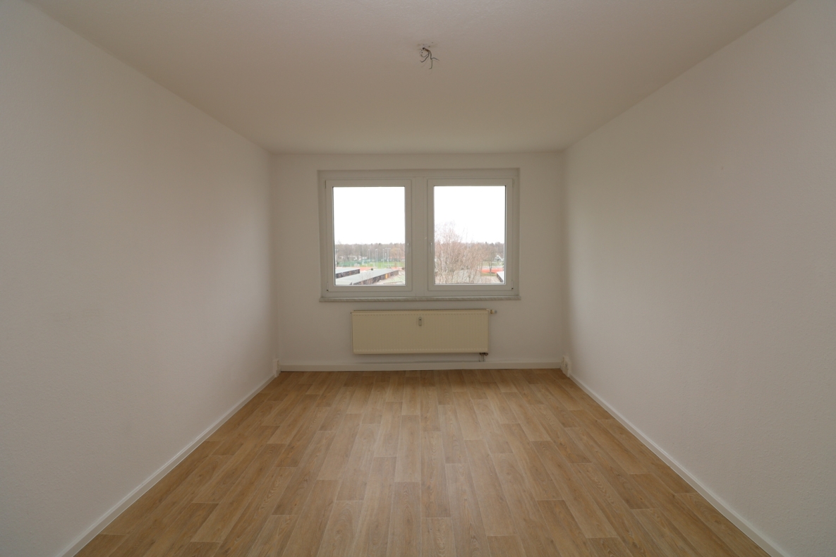 Ab jetzt müssen die Eltern allein klar kommen - 1RW mit Badewanne - Beispiel Wohnbereich