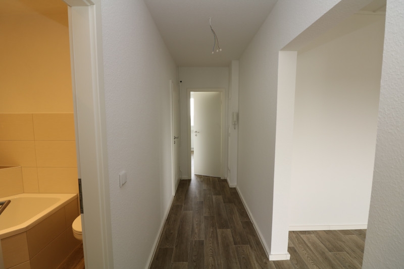 XXL Hoch drei...Etagen-Wohnung mit Wanne, Dusche & Balkon!!!! - Flur