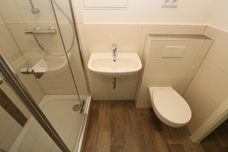 XXL Hoch drei...Etagen-Wohnung mit Wanne, Dusche & Balkon!!!! - Bad