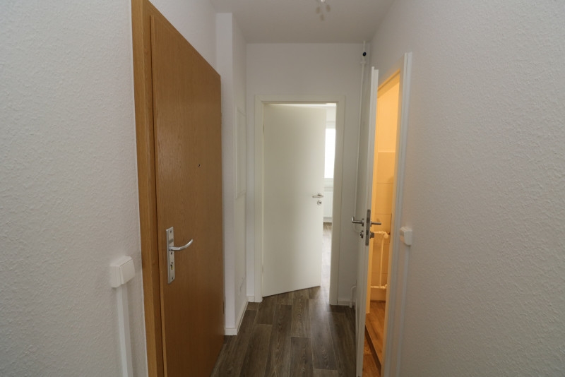 XXL Hoch drei...Etagen-Wohnung mit Wanne, Dusche & Balkon!!!! - Flur