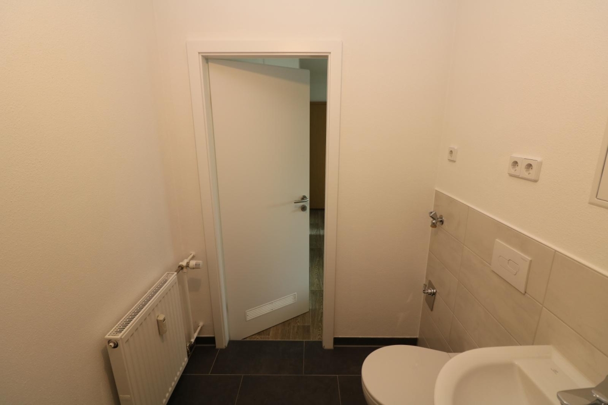 XXL 3-RW mit großem Wohnzimmer Wanne u. Balkon!!! - Bad mit Wanne