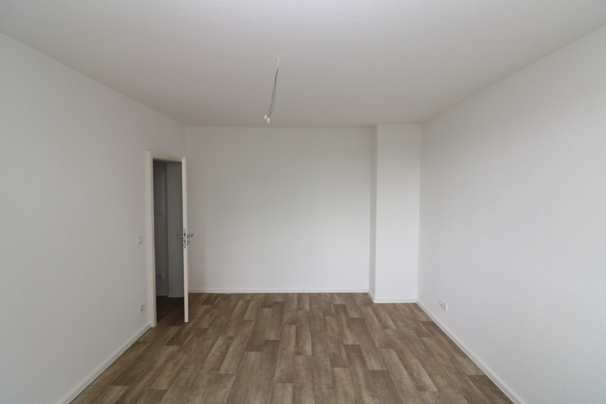 Copilot gesucht…tolle 1-RW mit Dusche & Balkon!!! - WZ