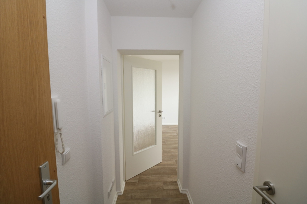 Copilot gesucht…tolle 1-RW mit Dusche & Balkon!!! - Flur