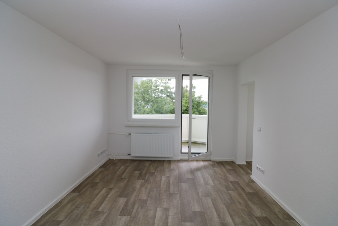 Copilot gesucht…tolle 1-RW mit Dusche & Balkon!!! - WZ