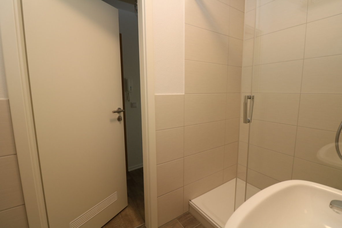 Copilot gesucht…tolle 1-RW mit Dusche & Balkon!!! - Bad