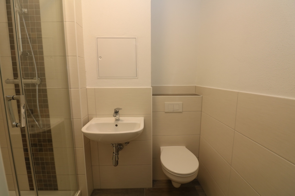 Copilot gesucht…tolle 1-RW mit Dusche & Balkon!!! - Bad