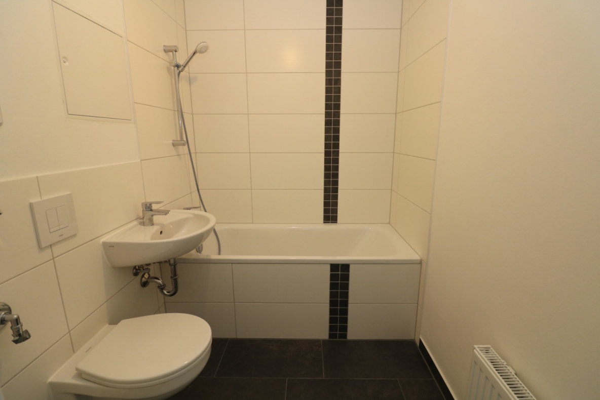 -Tolle 2-RW mit Einbauküche sucht Dirigenten für gemeinsame Kochabenteuer!!! - Beispiel Bad mit Wanne