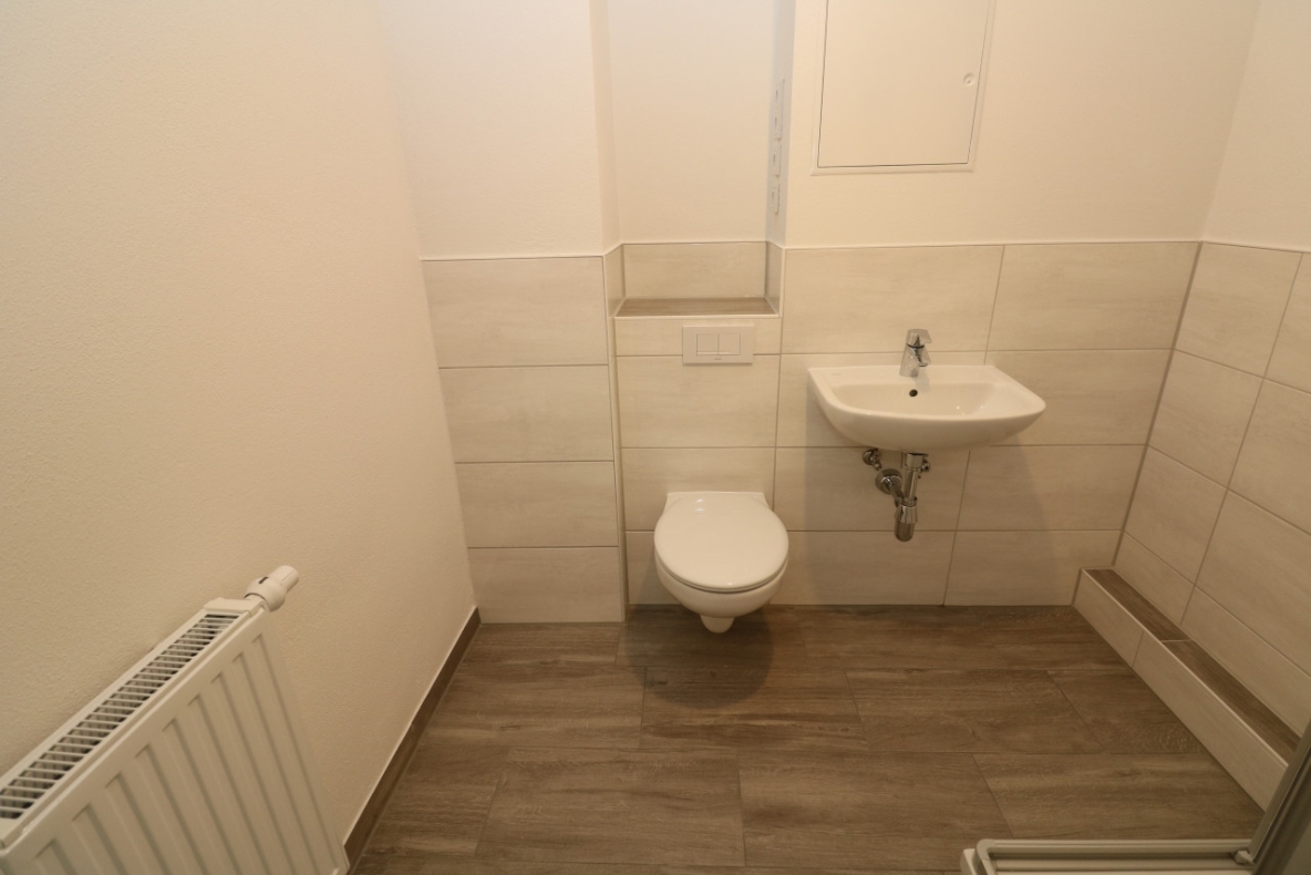 Ich war noch niemals in New York...denn ich bleib lieber in meiner neu sanierten 3-RW mit Dusche & Balkon! - Bad mit Dusche