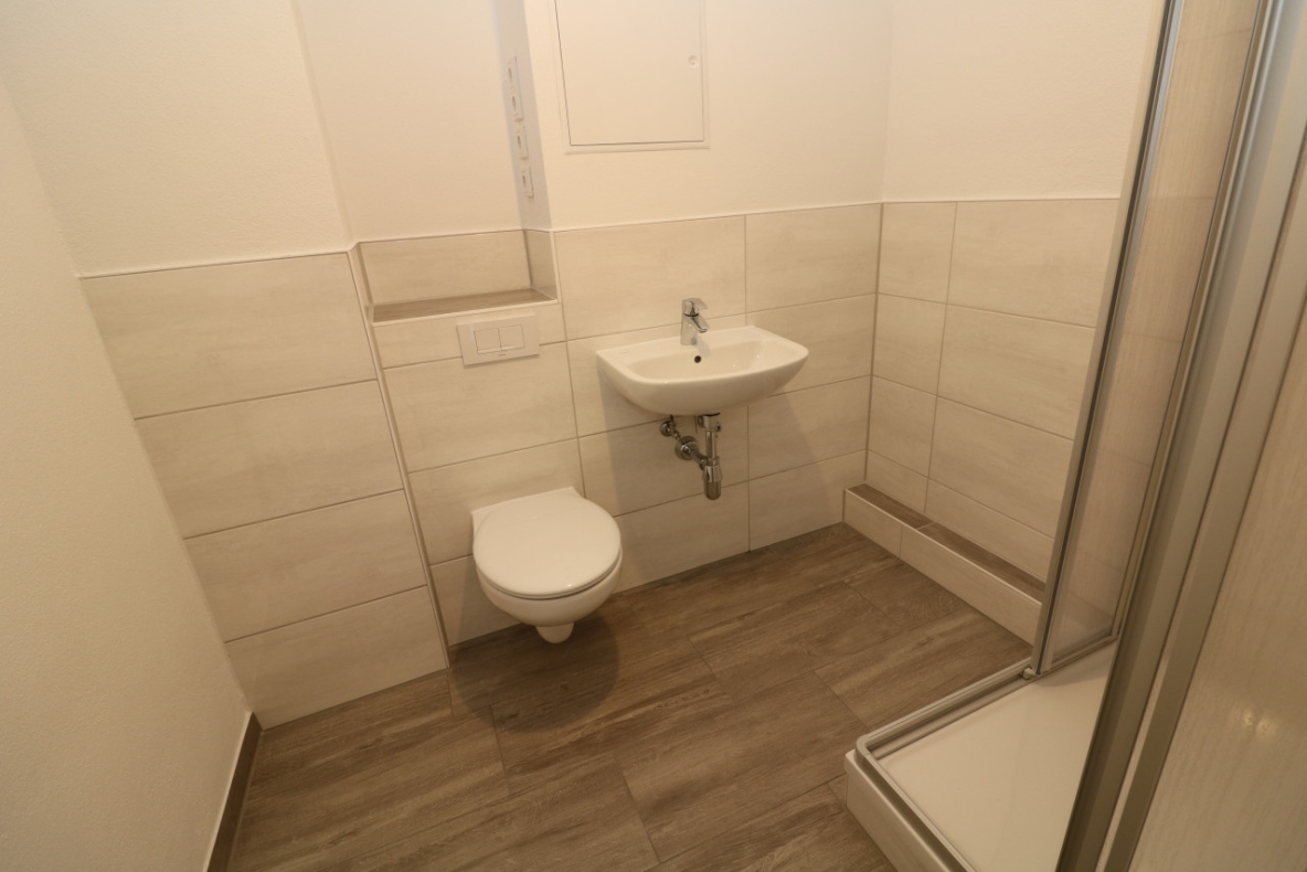 Ich war noch niemals in New York...denn ich bleib lieber in meiner neu sanierten 3-RW mit Dusche & Balkon! - Bad mit Dusche