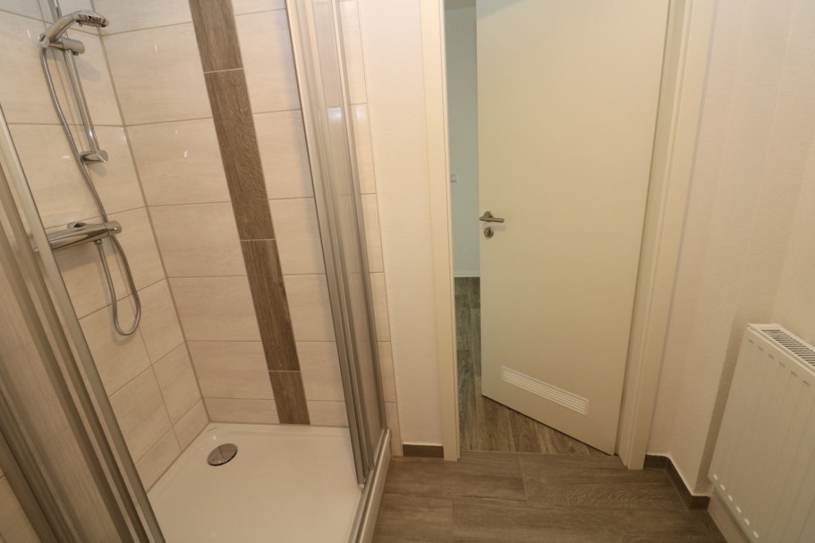 Ich war noch niemals in New York...denn ich bleib lieber in meiner neu sanierten 3-RW mit Dusche & Balkon! - Bad mit Dusche