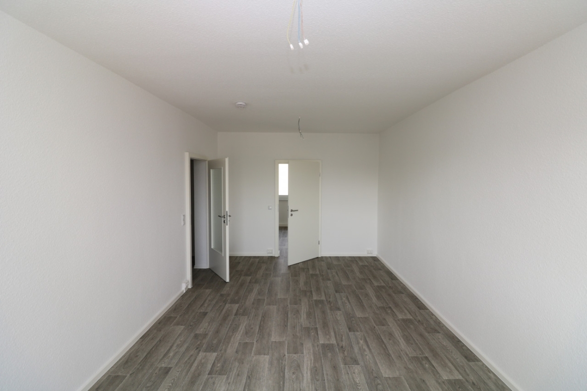 Ich war noch niemals in New York...denn ich bleib lieber in meiner neu sanierten 3-RW mit Dusche & Balkon! - Wohnzimmer