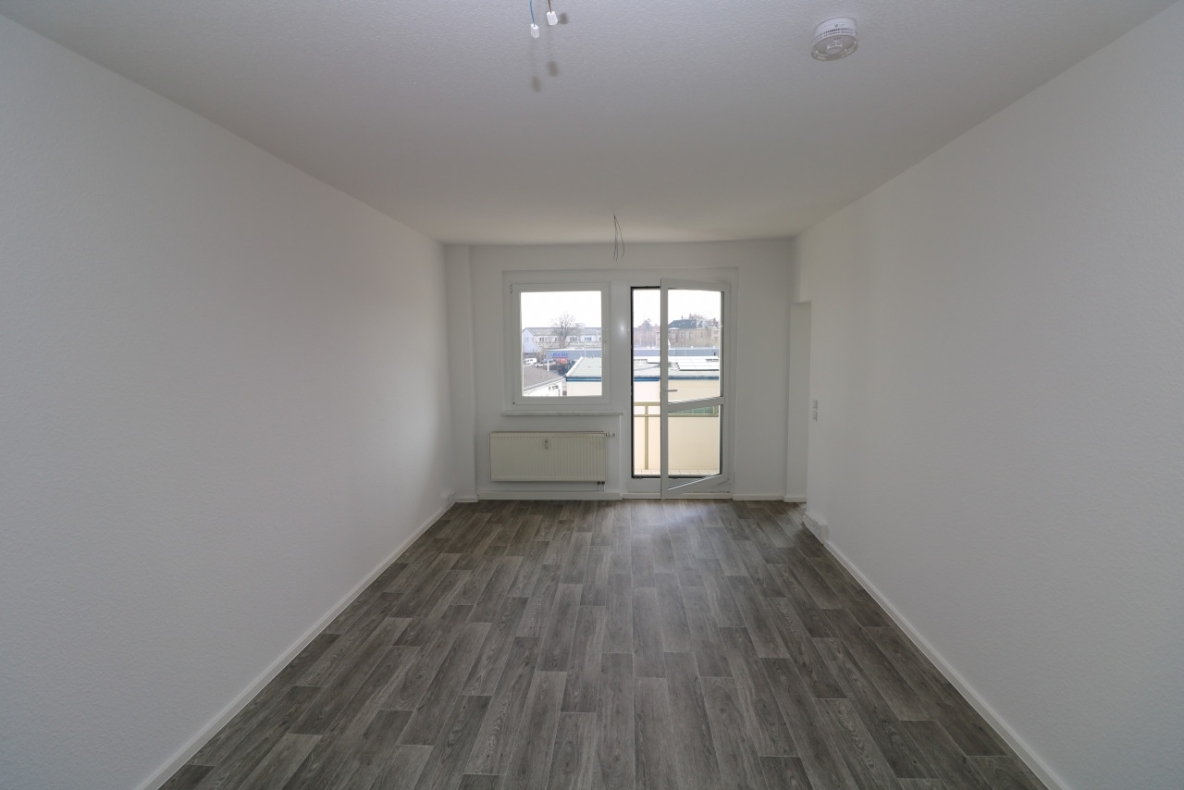 Ich war noch niemals in New York...denn ich bleib lieber in meiner neu sanierten 3-RW mit Dusche & Balkon! - Wohnzimmer