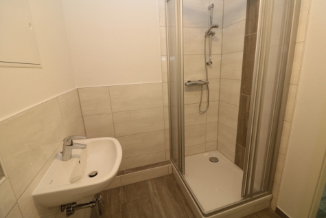 Ich war noch niemals in New York…denn ich bleib lieber in meiner neu sanierten 3-RW mit Dusche & Balkon!, 09599 Freiberg, Maxim-Gorki-Straße 32