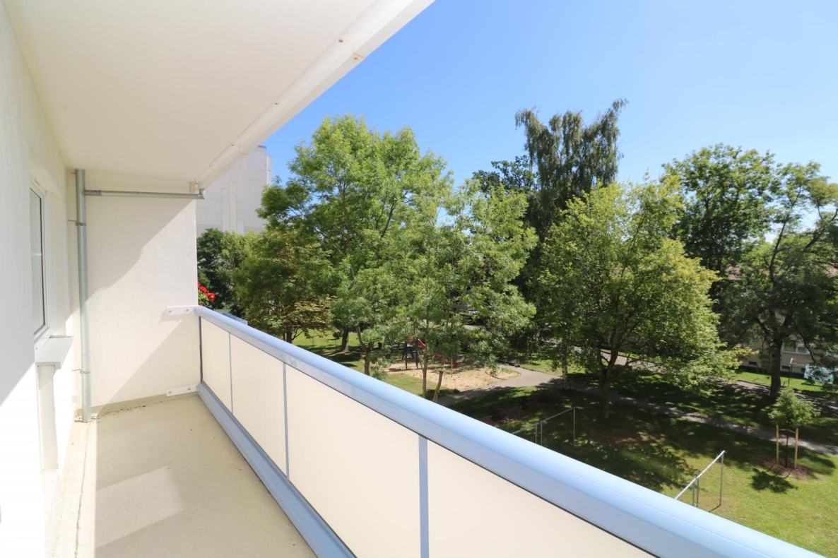 Trauen Sie Ihren Augen...große 3-RW mit Aufzug, Wanne u. Balkon!!! - Balkon