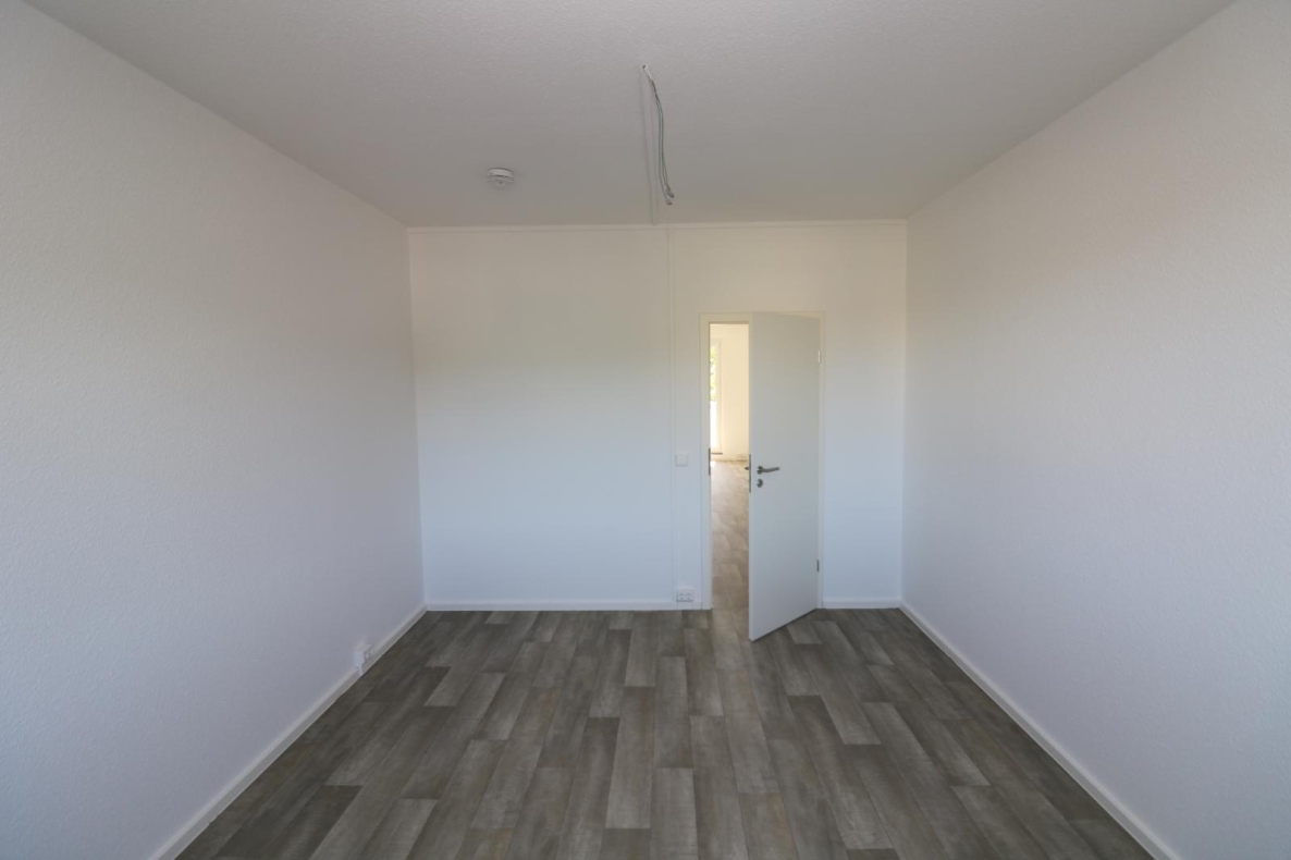 Trauen Sie Ihren Augen...große 3-RW mit Aufzug, Wanne u. Balkon!!! - Schlafzimmer