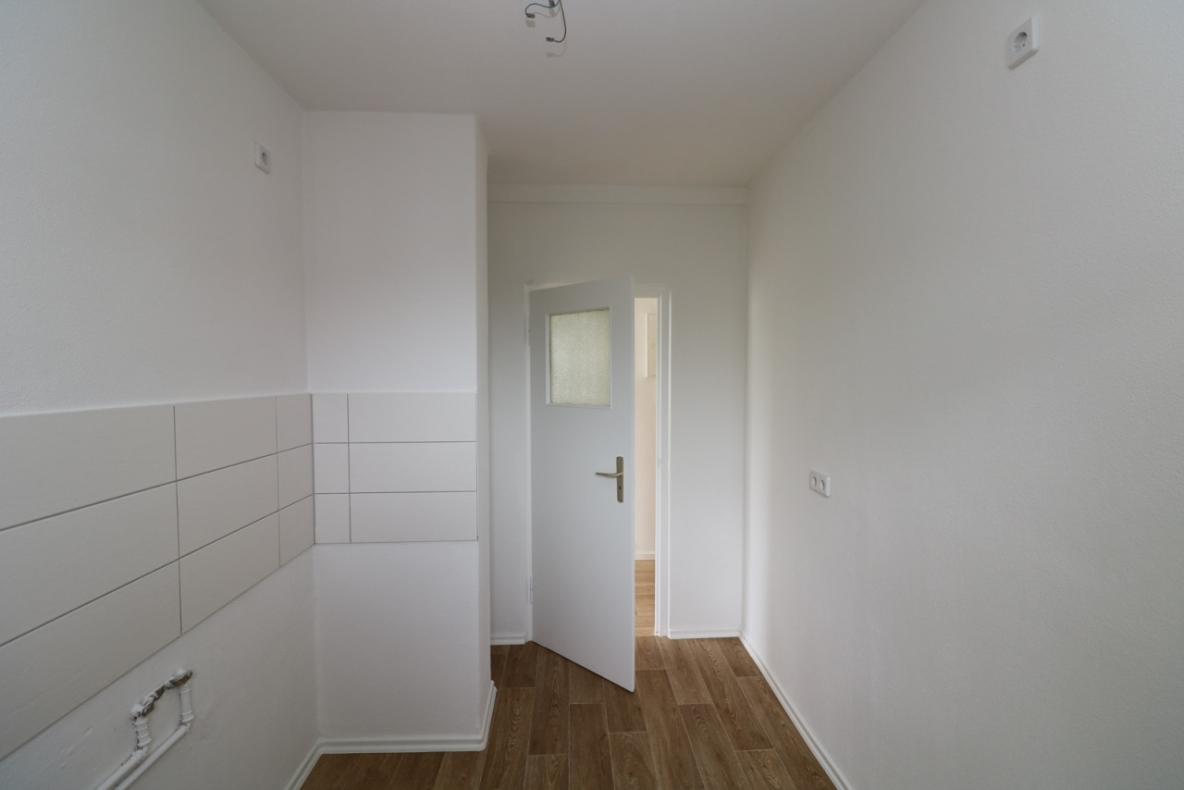 Für den kleinen Geldbeutel...günstige 2-RW mit Wanne!!! - Beispiel Küche