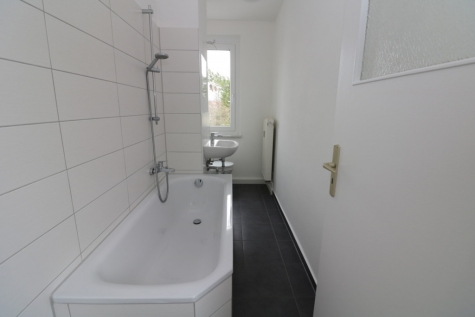 Für den kleinen Geldbeutel…günstige 2-RW mit Wanne!!!, 09599 Freiberg, Franz-Kögler-Ring 14