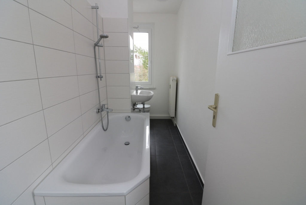 Für den kleinen Geldbeutel...günstige 2-RW mit Wanne!!! - Titelbild