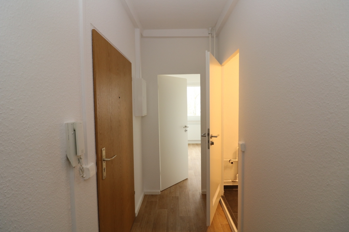 Richtig eingeseift...moderne 3-RW mit Dusche u. Balkon!!! - Beispiel Flur
