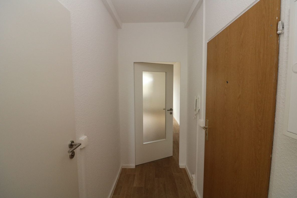 Richtig eingeseift...moderne 3-RW mit Dusche u. Balkon!!! - Beispiel Flur