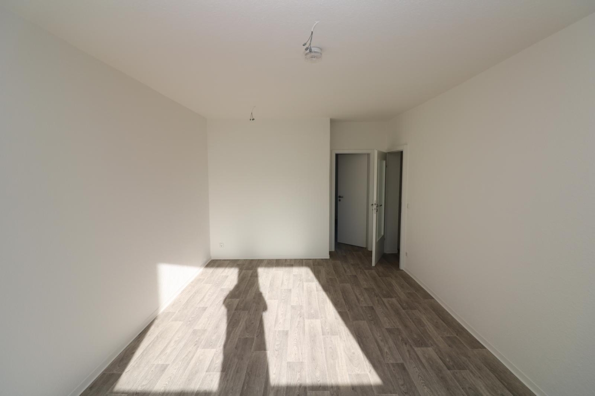 Schaumparty im modernen Wannenbad...helle 3-RW mit Wanne u. Balkon!!! - Wohnzimmer