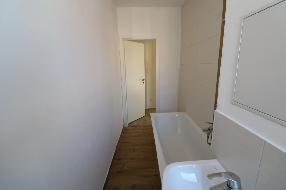 Schaumparty im modernen Wannenbad...helle 3-RW mit Wanne u. Balkon!!! - Bad mit Wanne