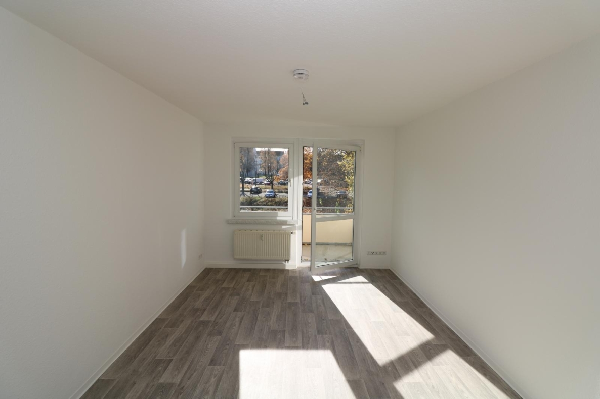 Schaumparty im modernen Wannenbad...helle 3-RW mit Wanne u. Balkon!!! - Wohnzimmer