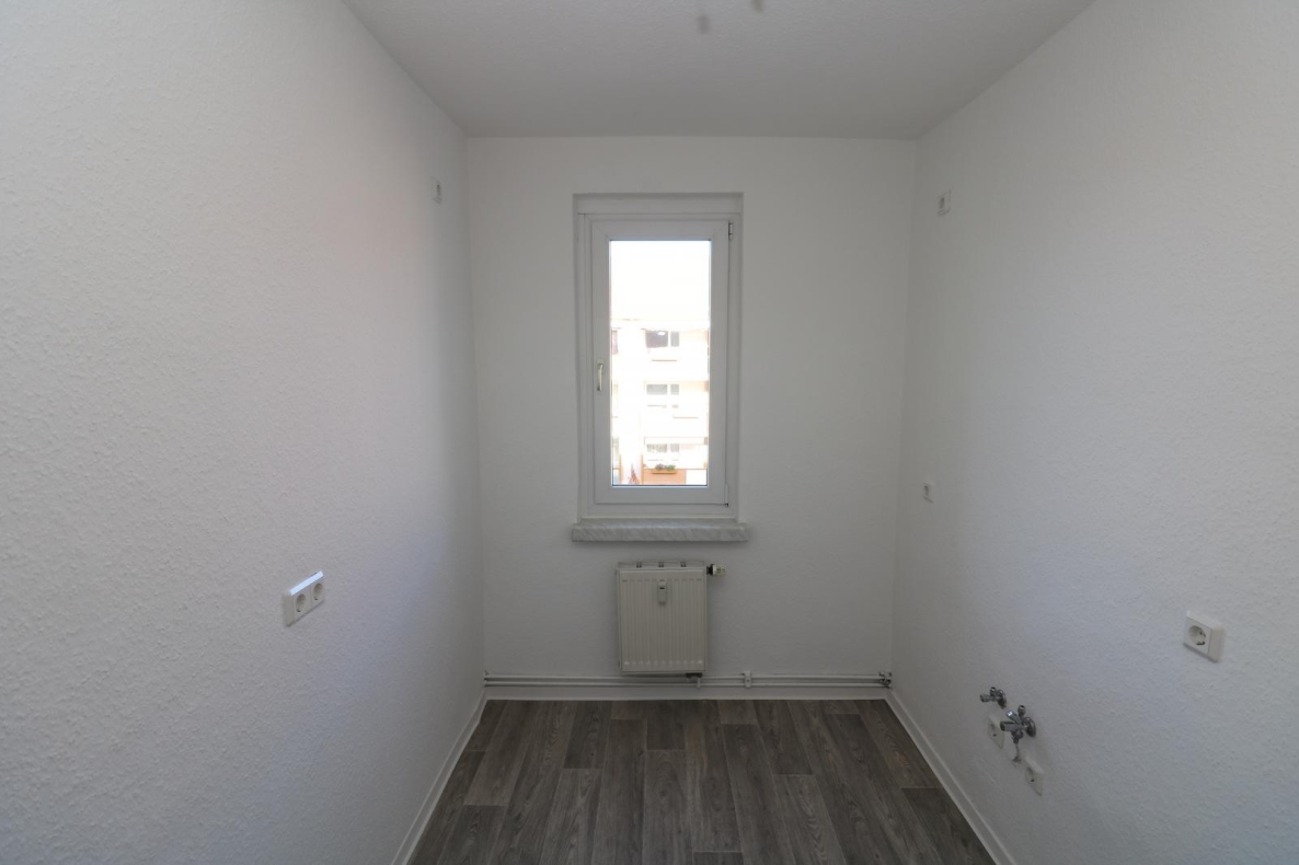 Schaumparty im modernen Wannenbad...helle 3-RW mit Wanne u. Balkon!!! - Küche