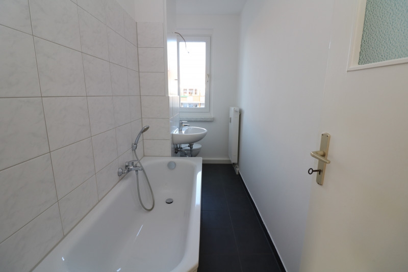 Immer auf der Sonnenseite...helle 2-RW mit XXL-Balkon & Wanne!!! - Bad