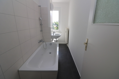 Für Sparfüchse…günstige 2-RW mit Wanne!!!, 09599 Freiberg, Franz-Kögler-Ring 15