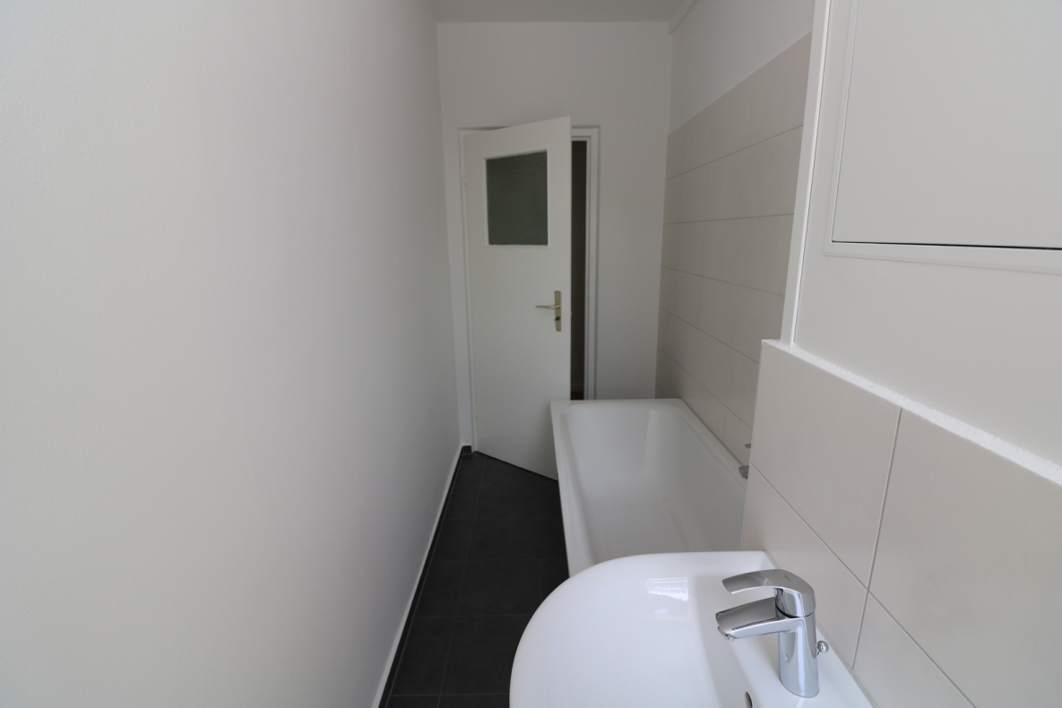 Für Sparfüchse...günstige 2-RW mit Wanne!!! - Beispiel Bad mit Wanne