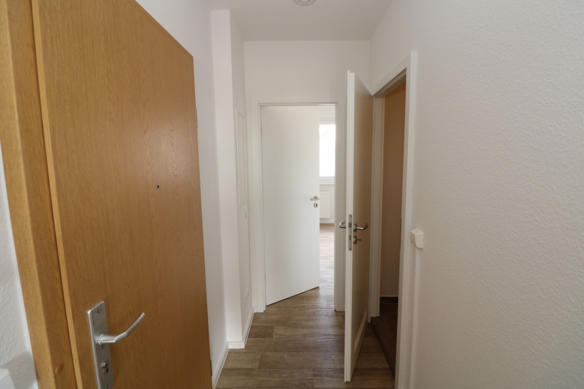 Mitten im Paradies…moderne 3-RW mit Wanne & Balkon!!! - Flur