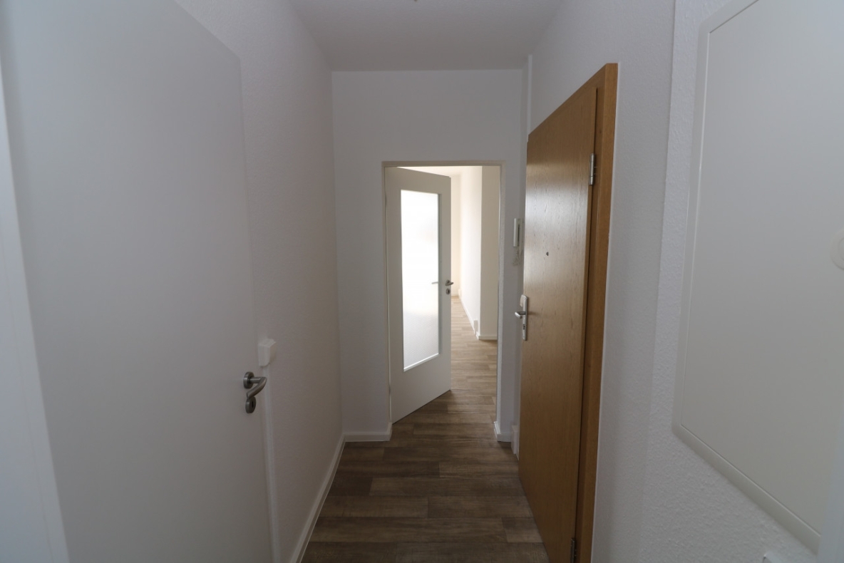 Mitten im Paradies…moderne 3-RW mit Wanne & Balkon!!! - Flur