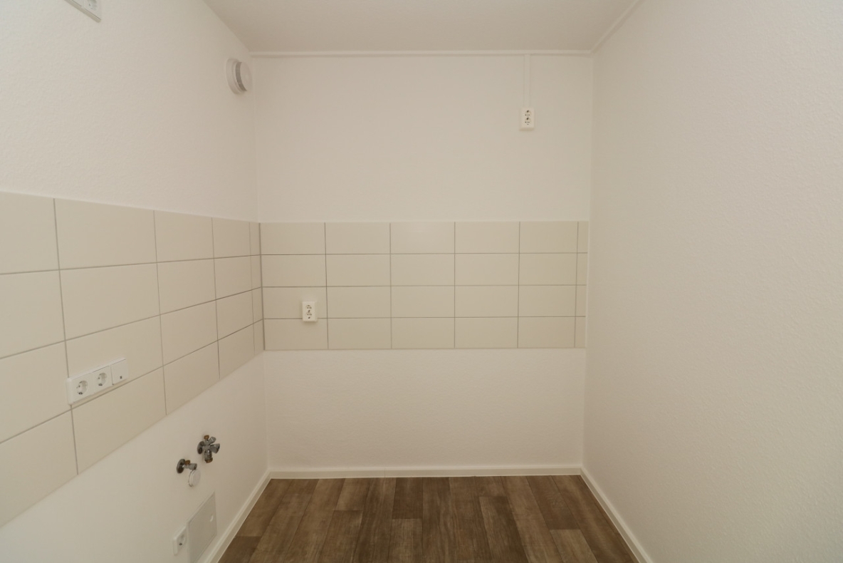 Mitten im Paradies…moderne 3-RW mit Wanne & Balkon!!! - Küche