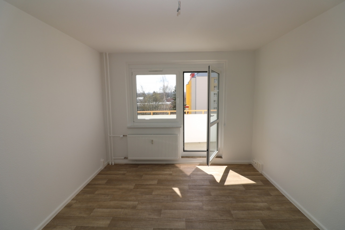 Mitten im Paradies…moderne 3-RW mit Wanne & Balkon!!! - Wohnzimmer